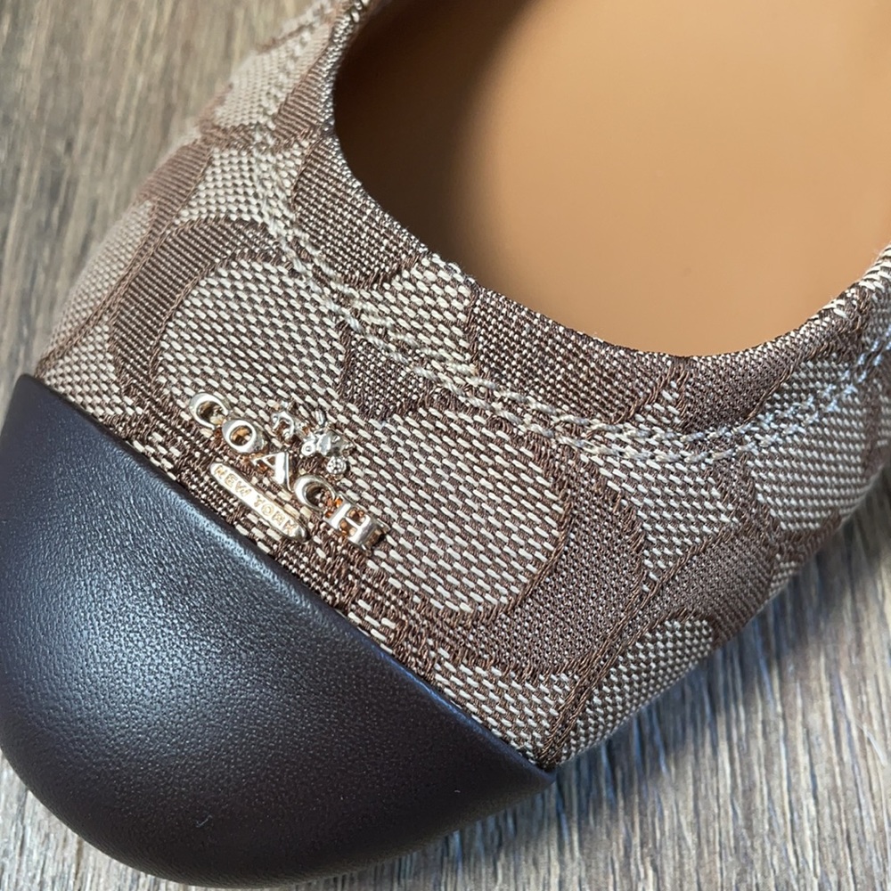 ✨Brand New✨ Coach flats size 9.5